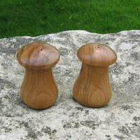 Salière et poivrier en forme de champignon, 13 x 10 cm, bois d'olivier -  Votre boutique en ligne suisse d'articles en matières naturelles